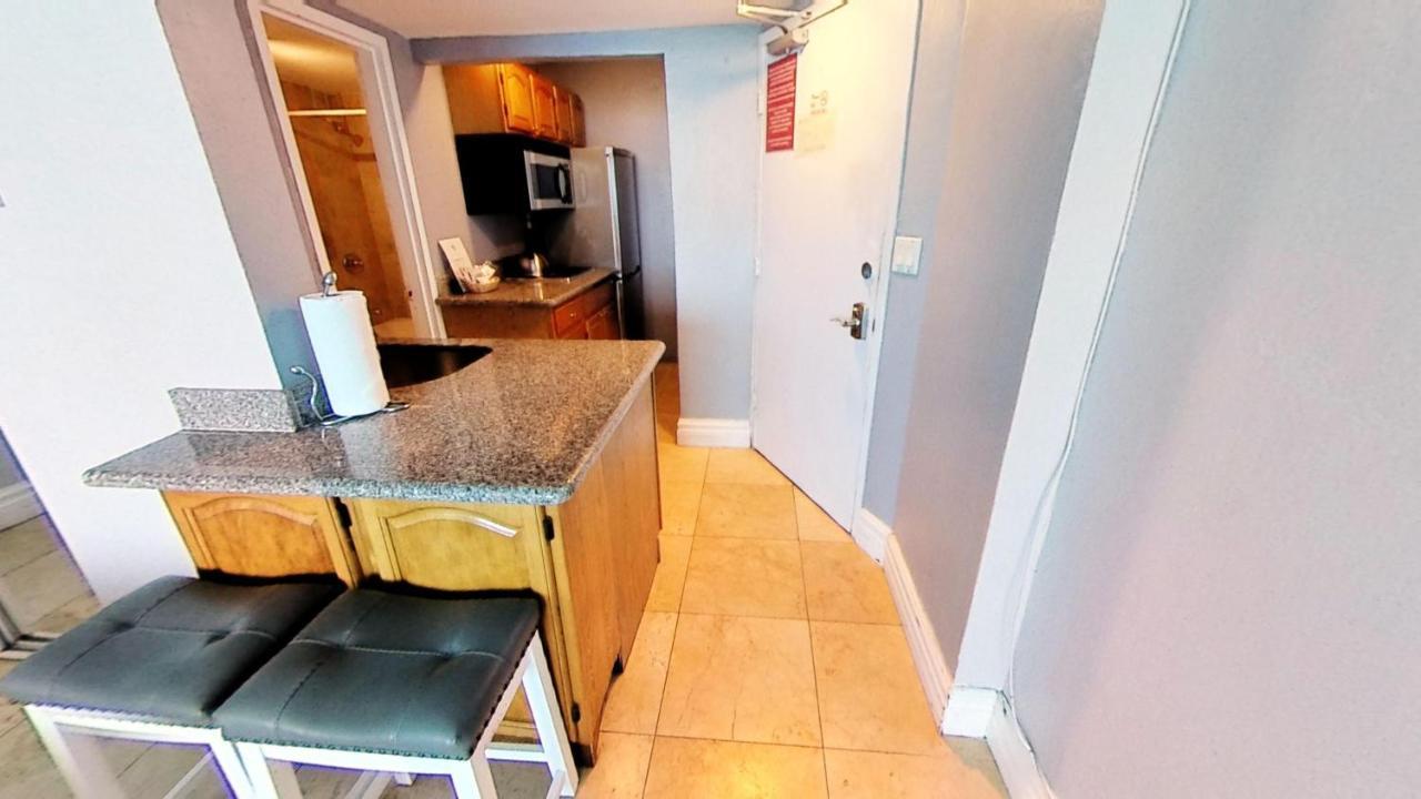 Castle 828 Oceanfront View With Balcony, Pool, Tennis, Beach Access And Free Parking! Miami Beach Esterno foto