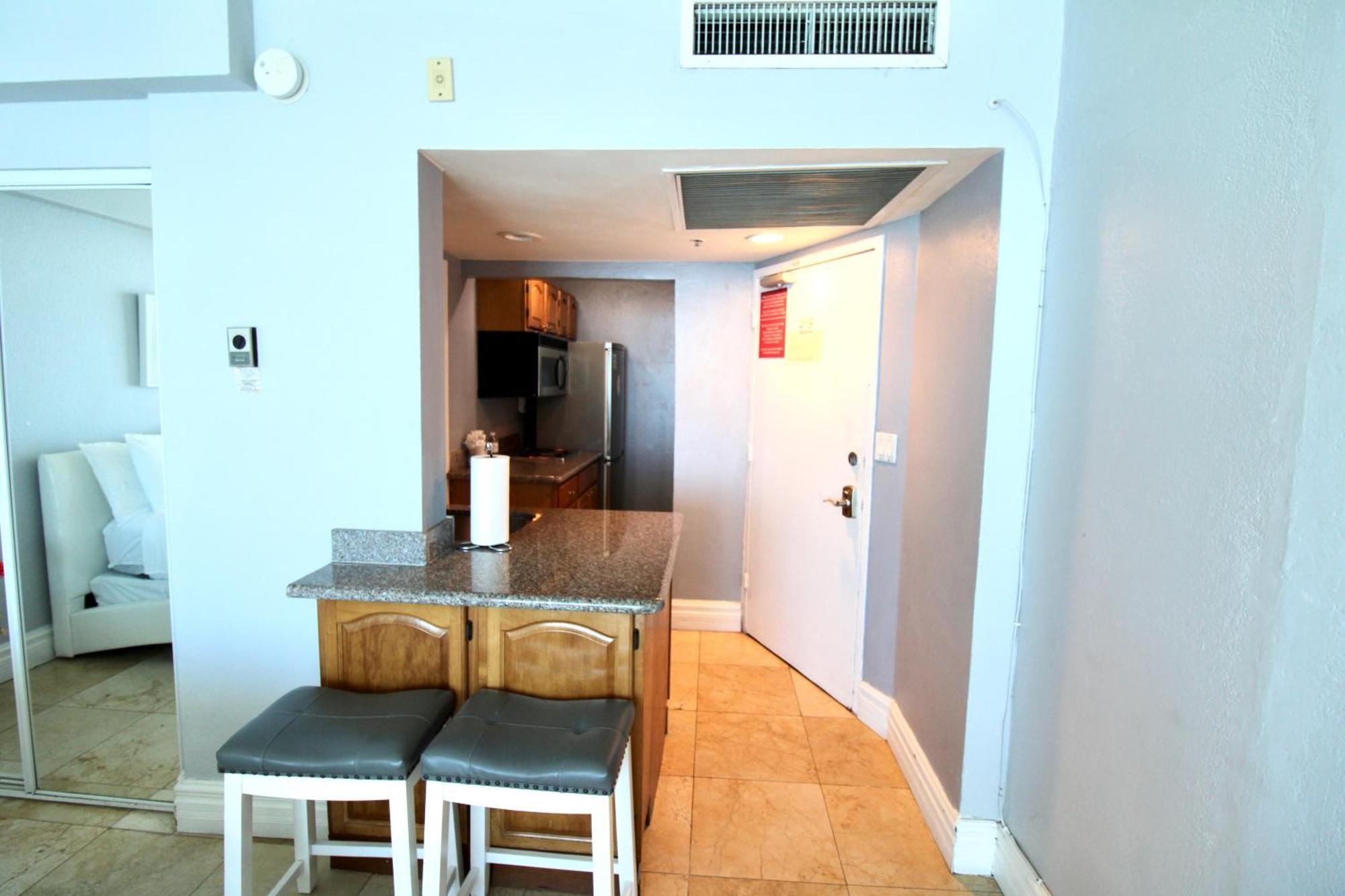 Castle 828 Oceanfront View With Balcony, Pool, Tennis, Beach Access And Free Parking! Miami Beach Esterno foto